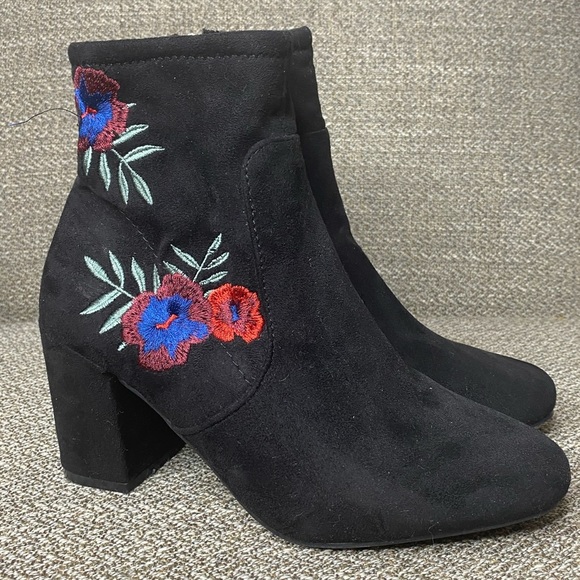 Francesca's Floral Embroidered Black Suede Booties. - Picture 2 of 8